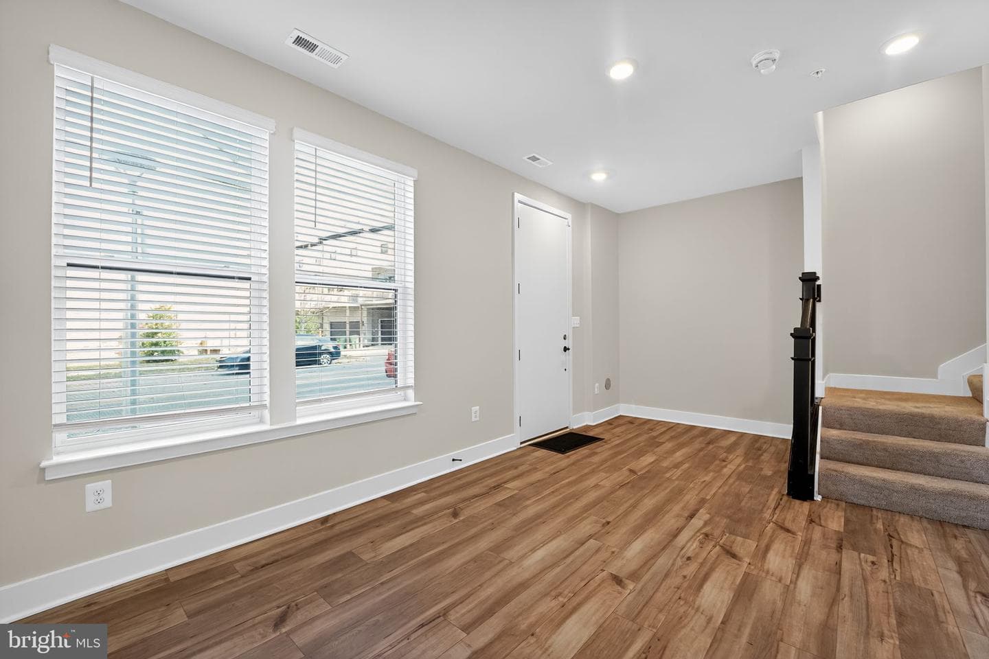 1511 Roland Heights Avenue photo 4