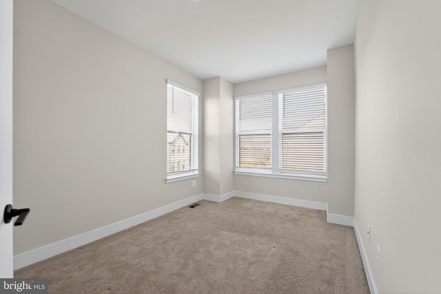 1511 Roland Heights Avenue photo 9