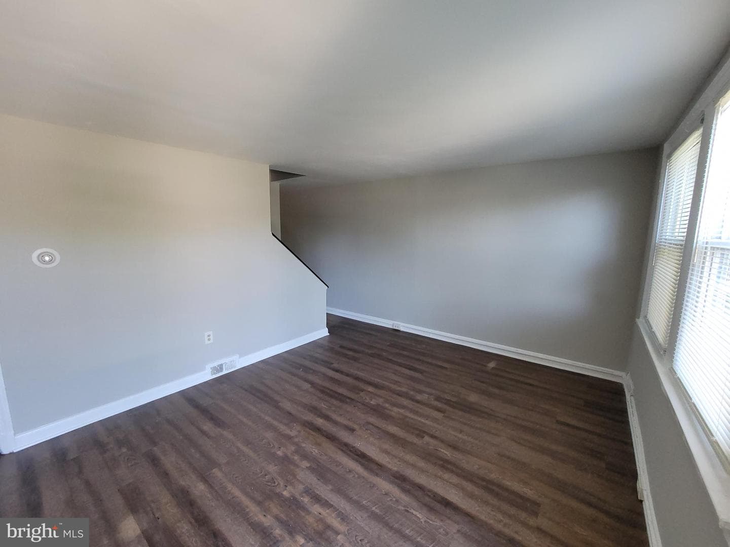 2511 Riggs Avenue photo 3