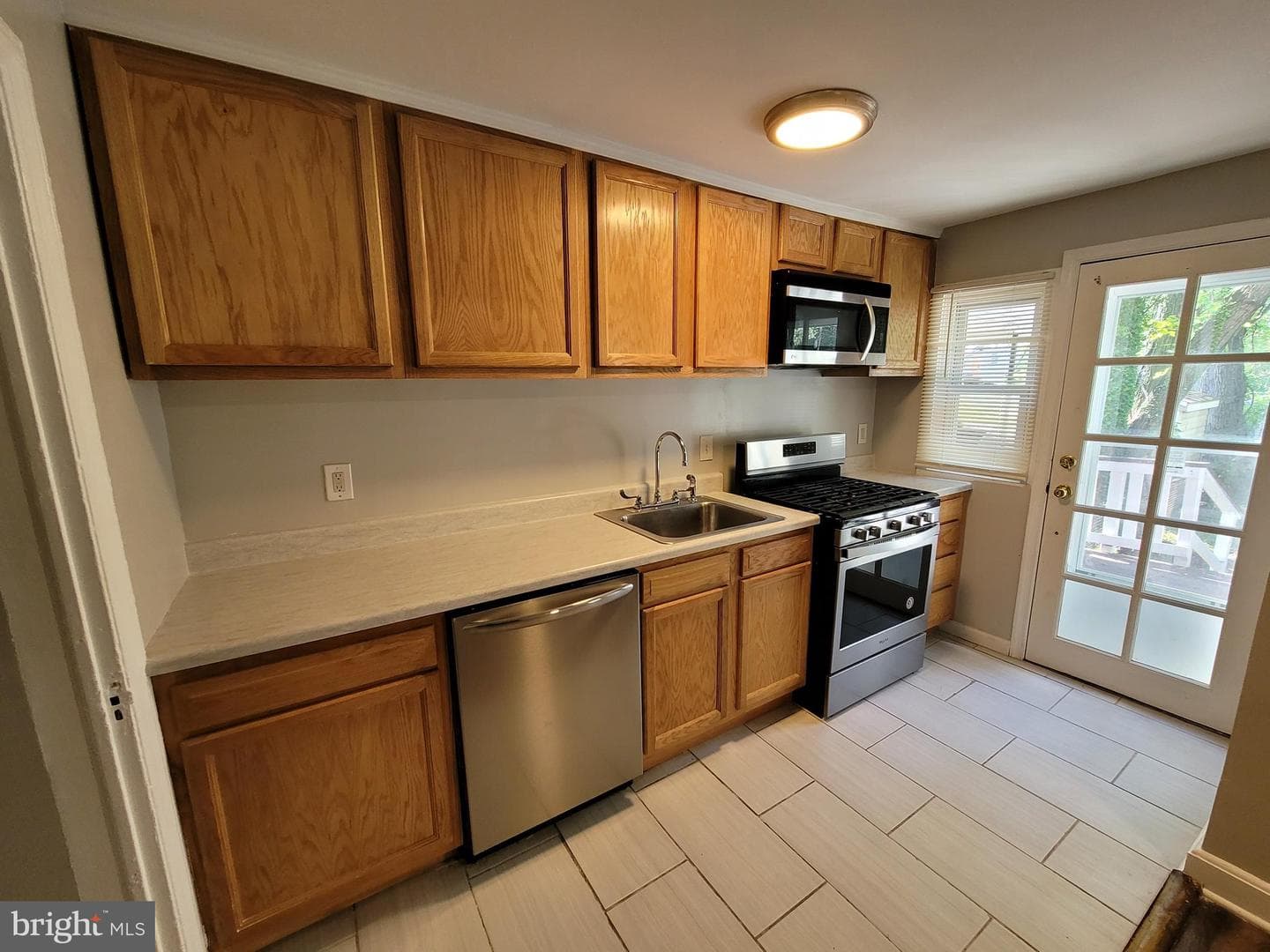 2511 Riggs Avenue photo 8