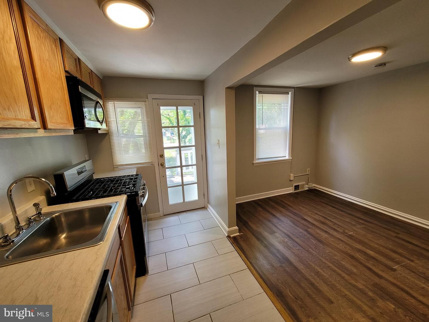 2511 Riggs Avenue photo 9