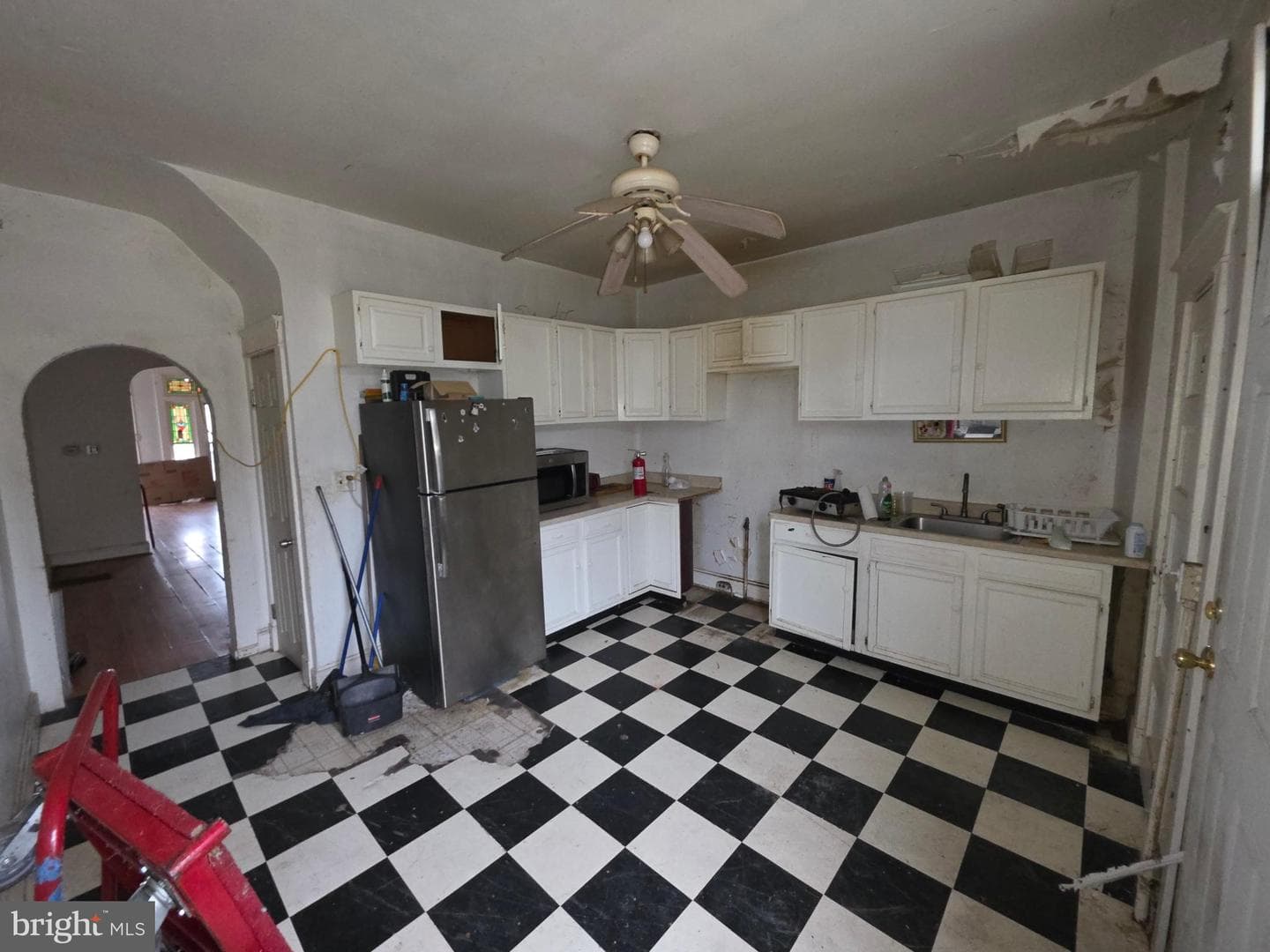 123 S Monastery Avenue photo 6