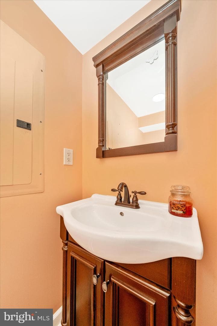 3909 Colchester Road photo 22