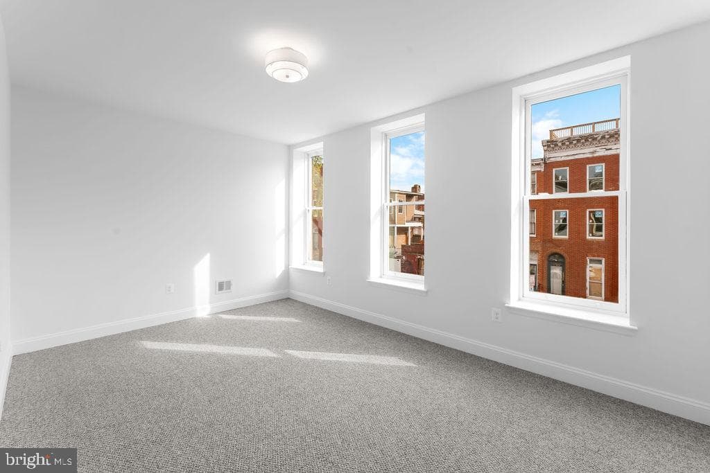 34 S Fulton Avenue photo 16
