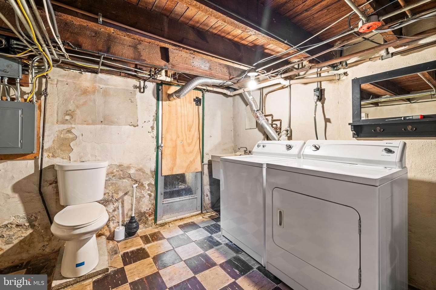 1425 Andre Street photo 18