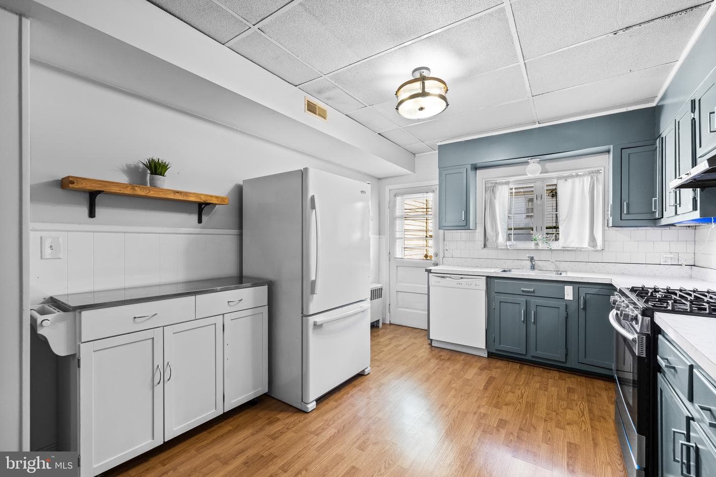 1425 Andre Street photo 9