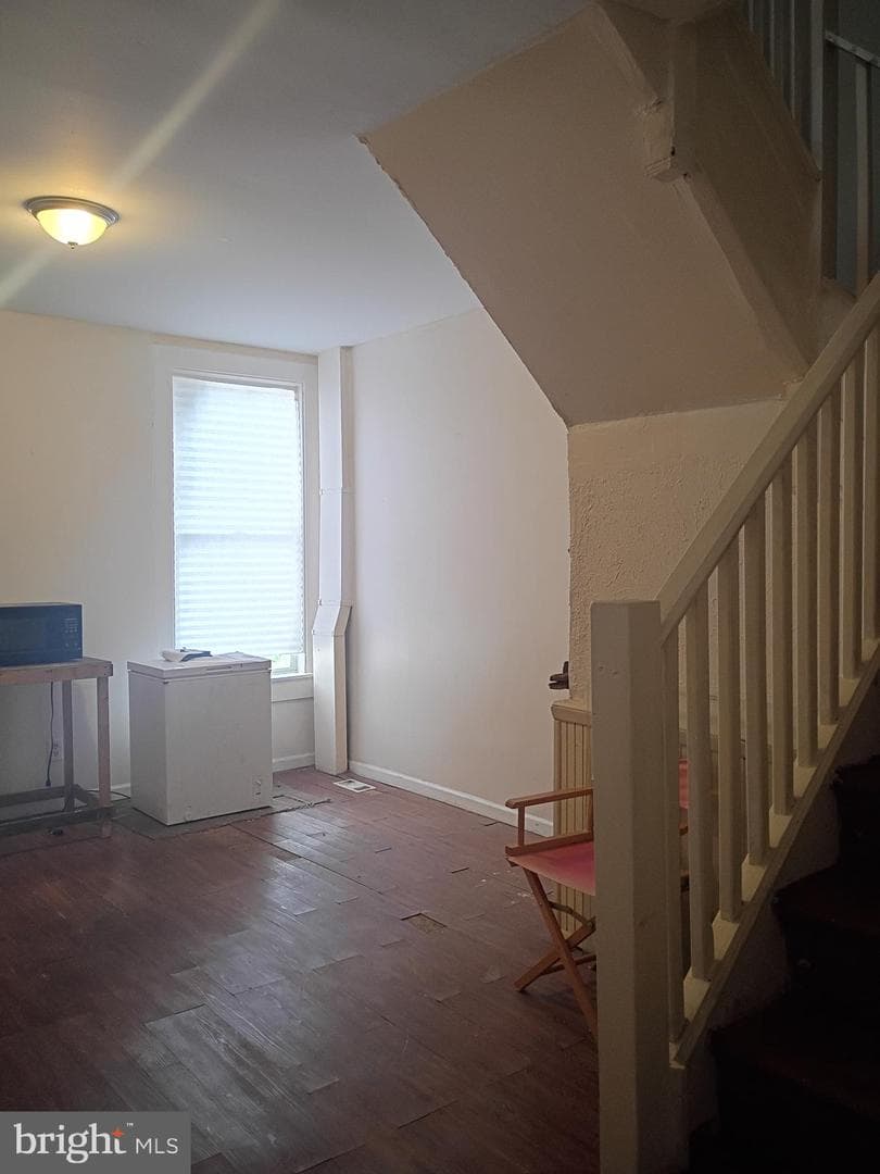 2529 Oswego Avenue photo 2