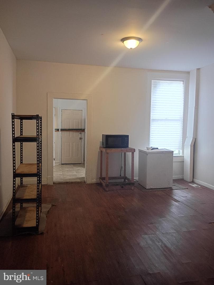 2529 Oswego Avenue photo 3