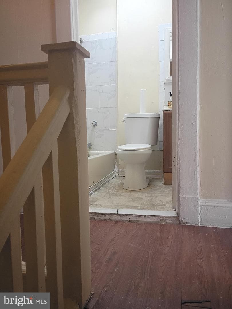 2529 Oswego Avenue photo 5