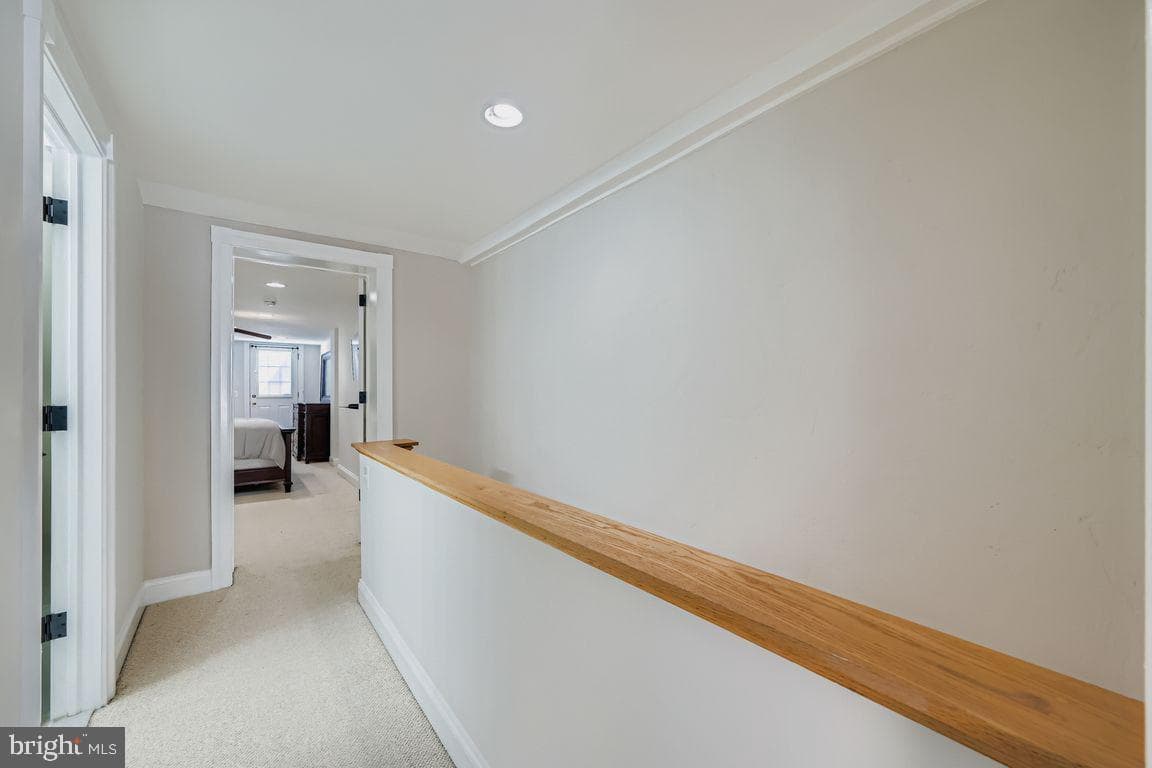 2433 Fleet Street photo 22