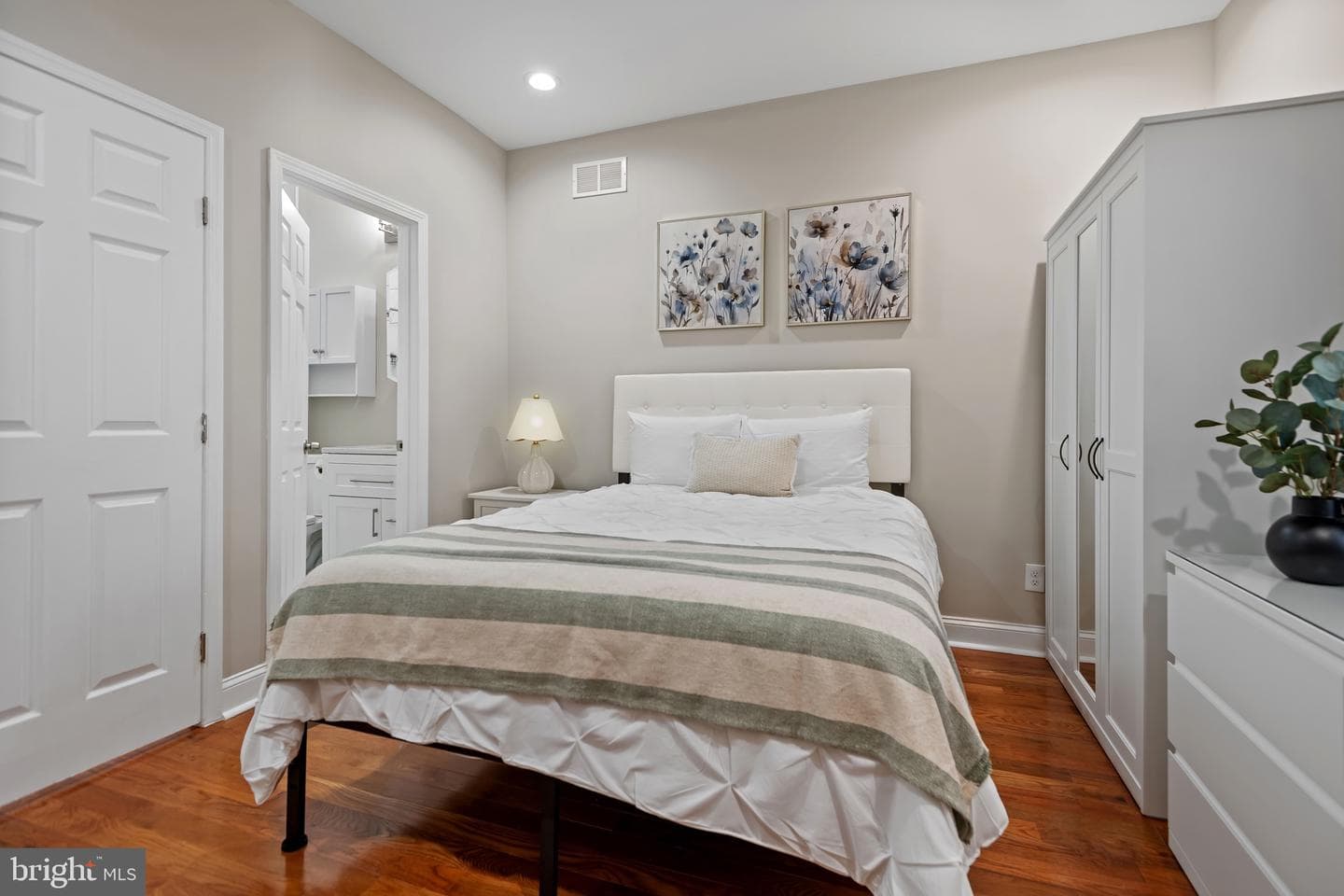 2204 E Chase Street photo 18