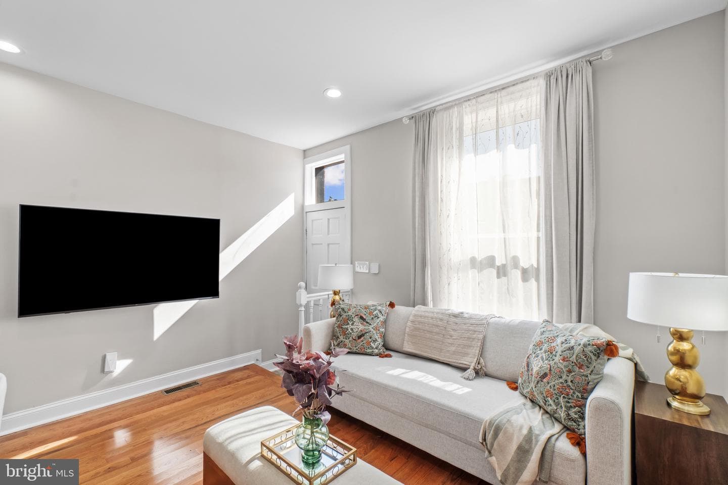 2204 E Chase Street photo 7