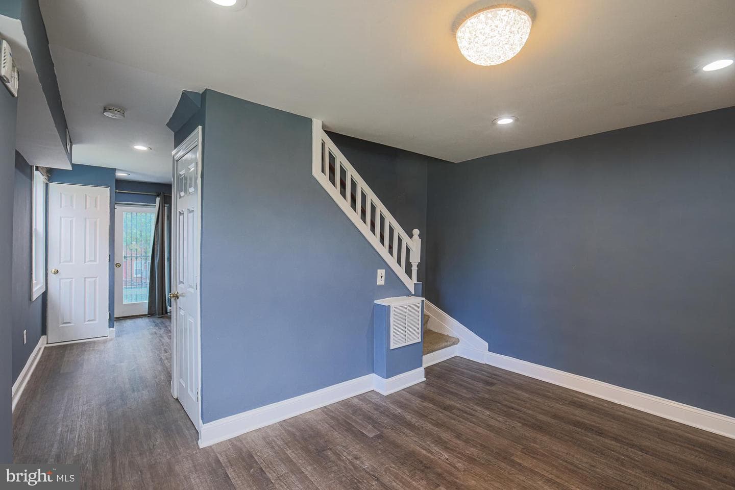2819 Bookert Drive photo 5