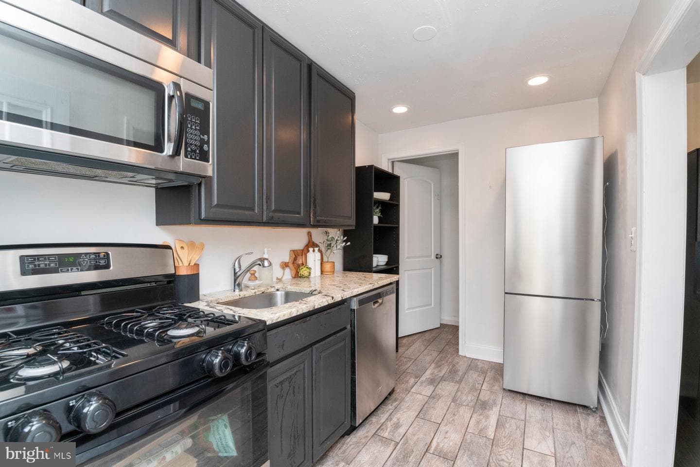 3588 Dudley Avenue photo 10