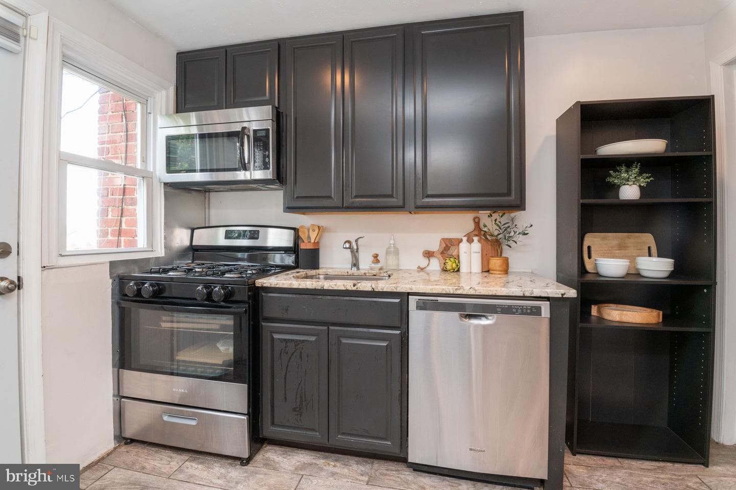 3588 Dudley Avenue photo 8