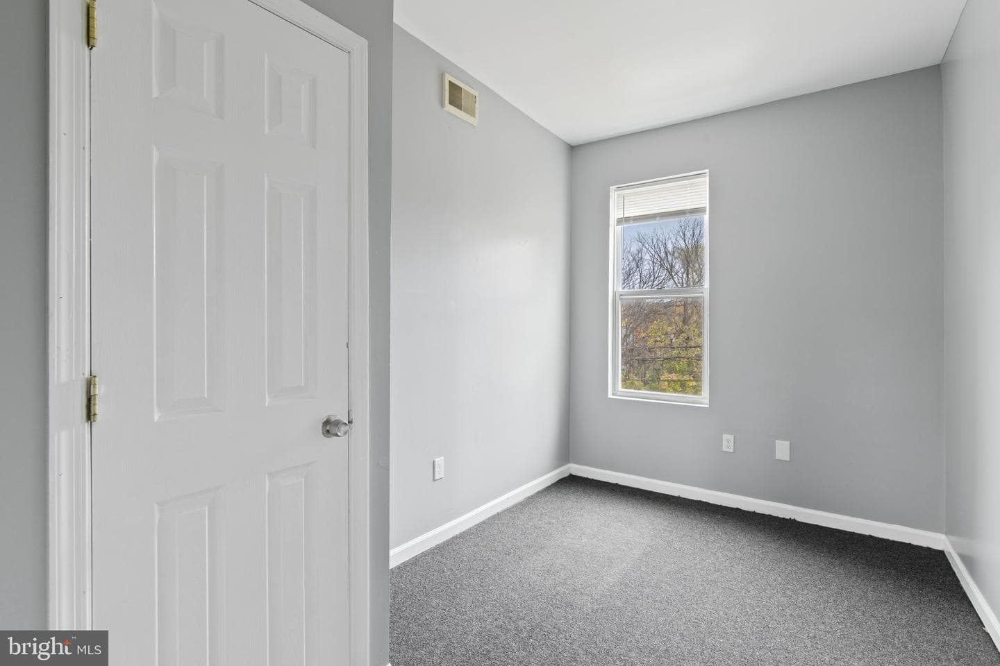 1209 Dukeland Street photo 10