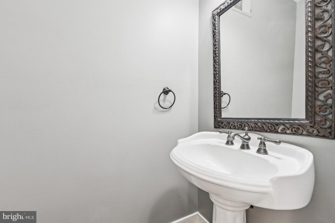 3322 Fleet Street photo 6