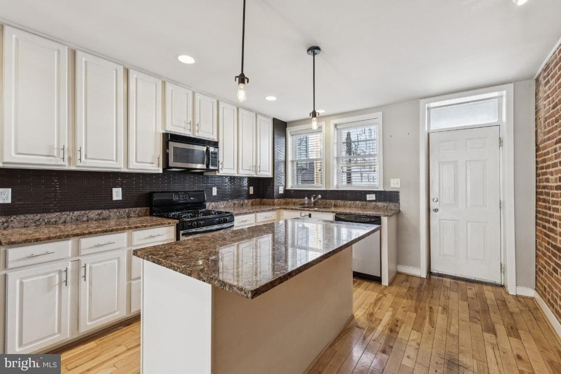 3322 Fleet Street photo 8