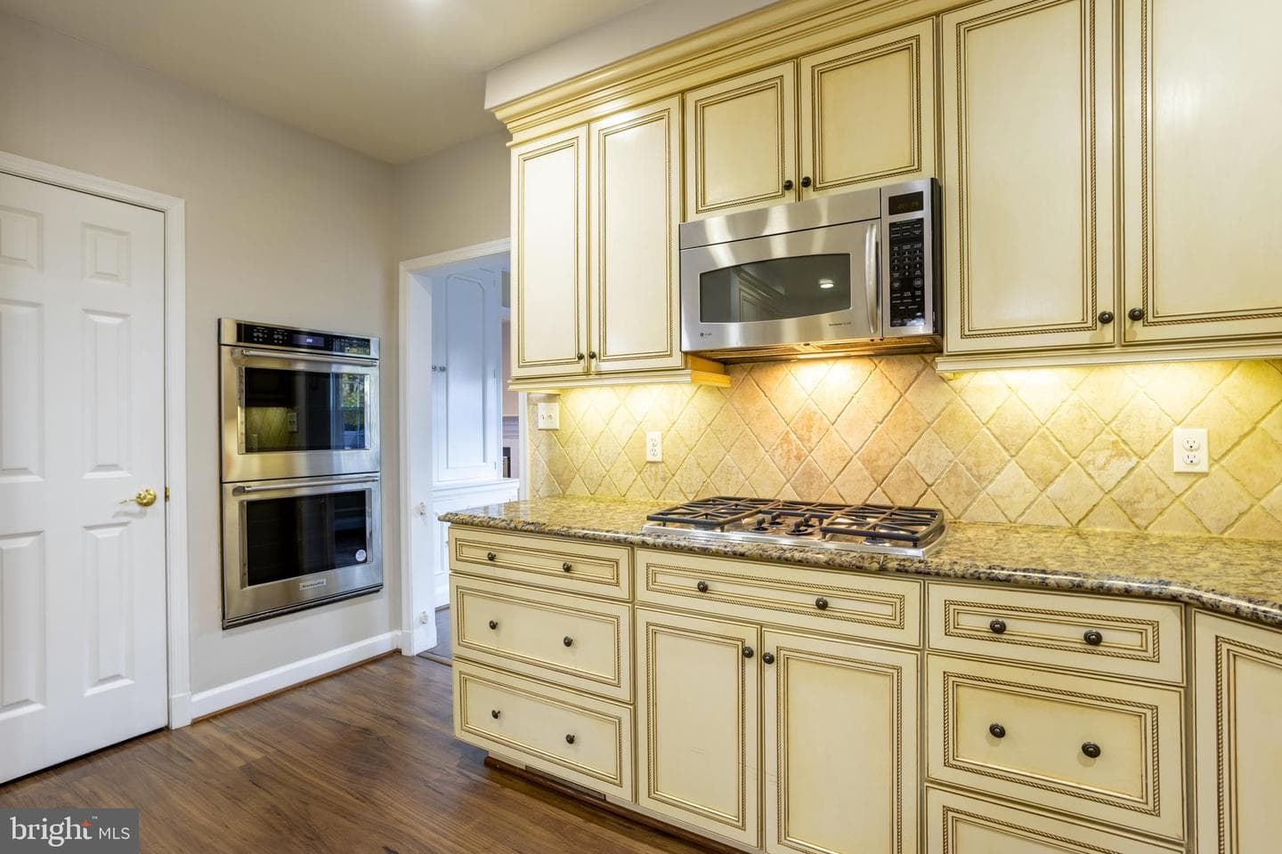 3306 Labyrinth Road photo 17