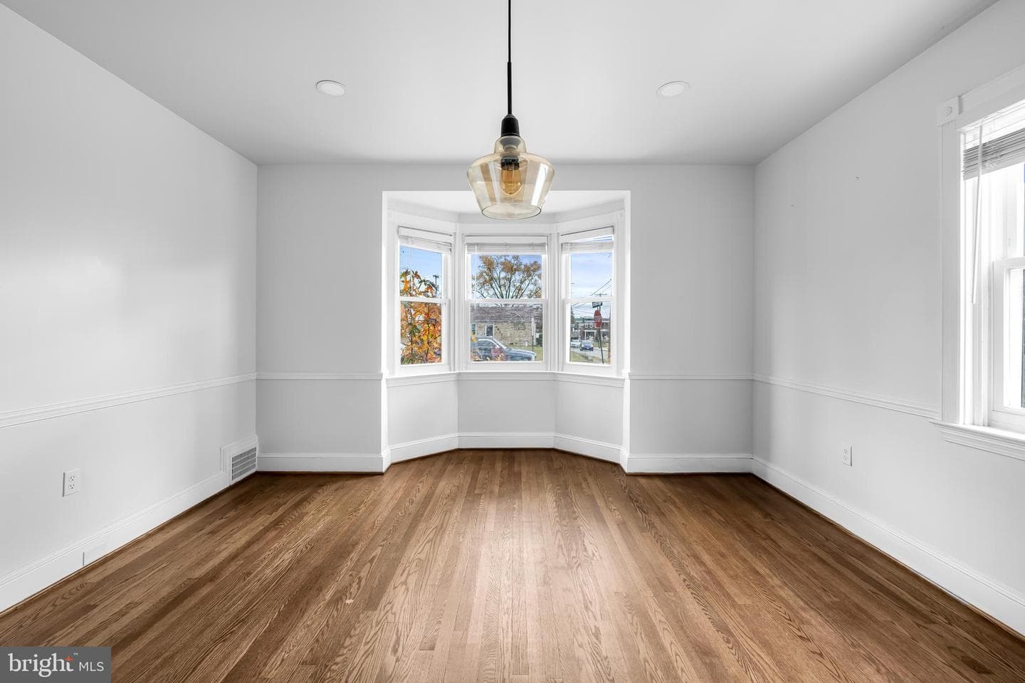 4500 Eastway photo 15