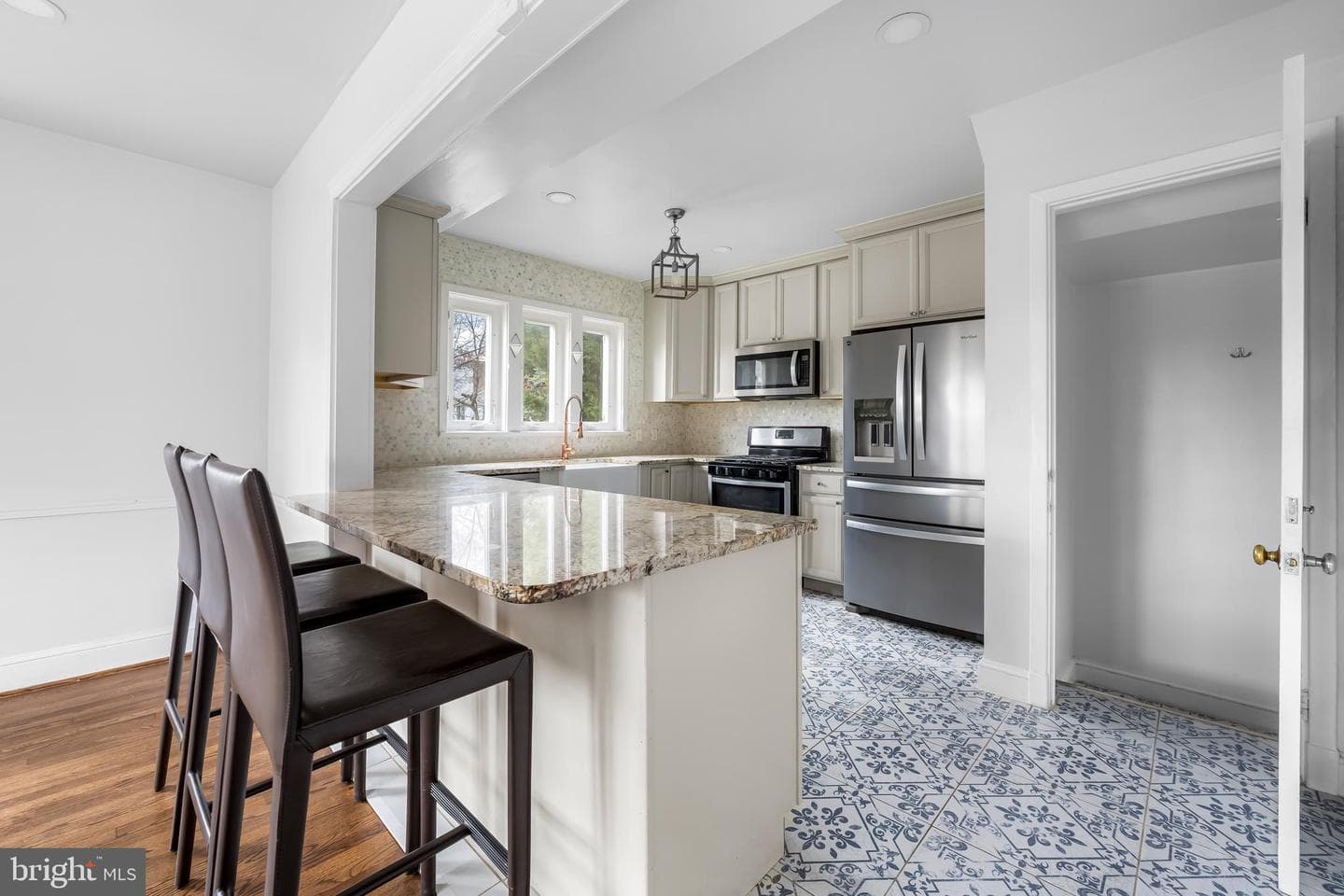 4500 Eastway photo 17