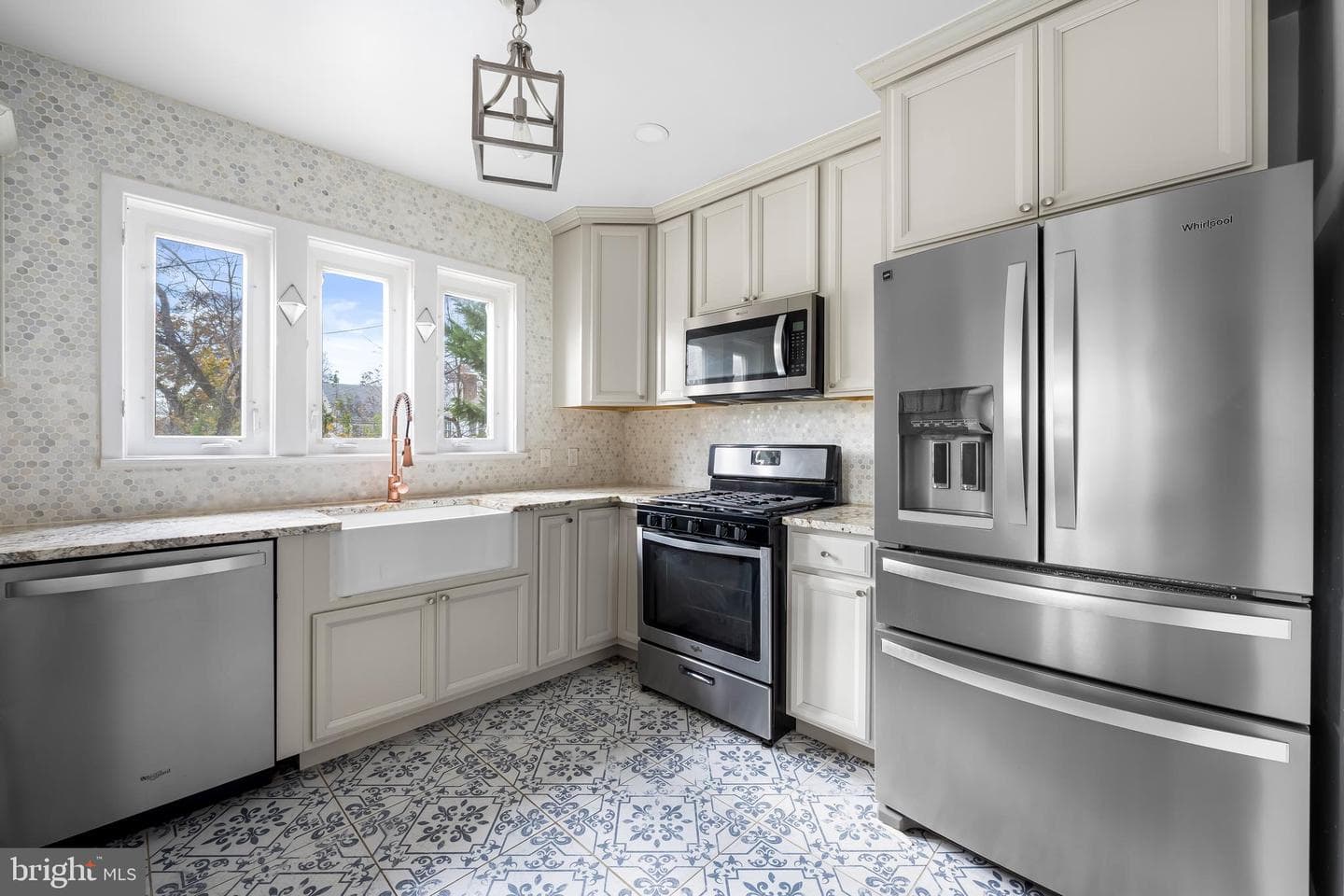 4500 Eastway photo 18