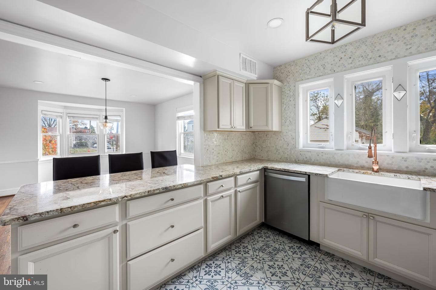4500 Eastway photo 19