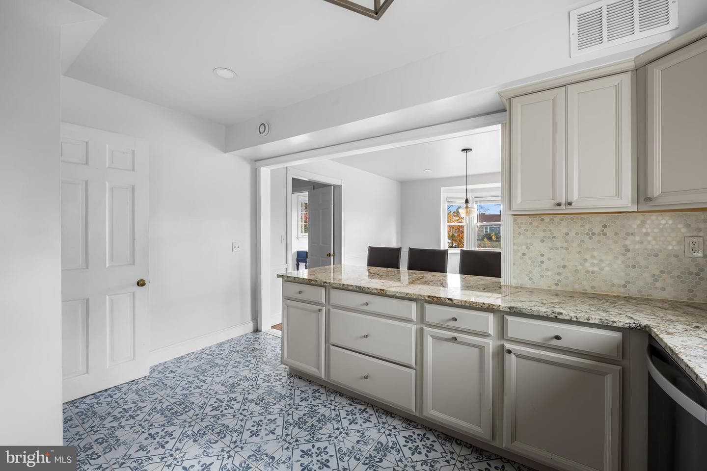 4500 Eastway photo 21
