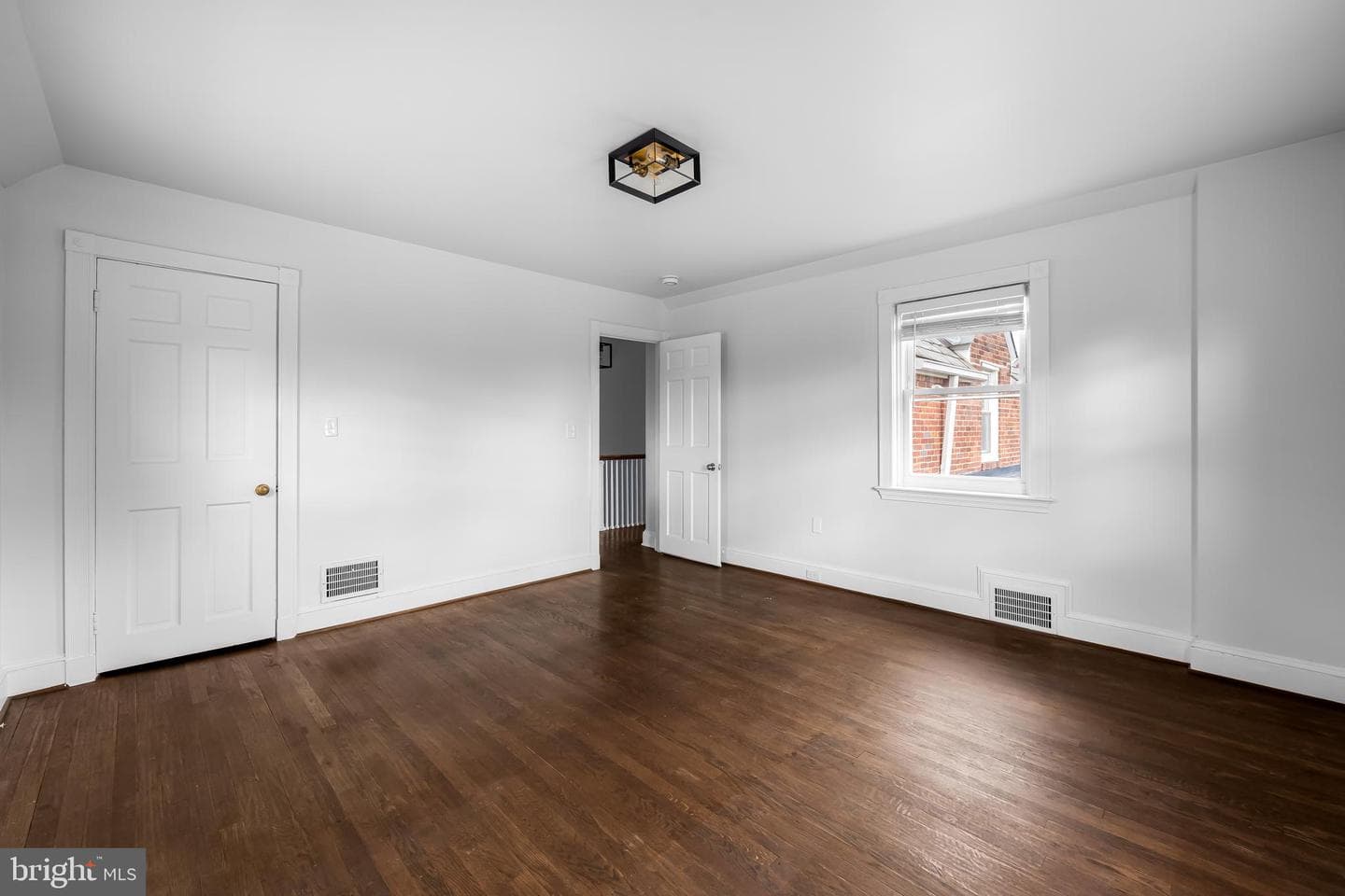 4500 Eastway photo 25
