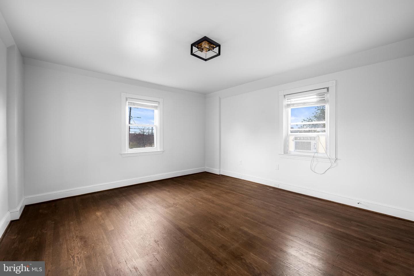 4500 Eastway photo 26