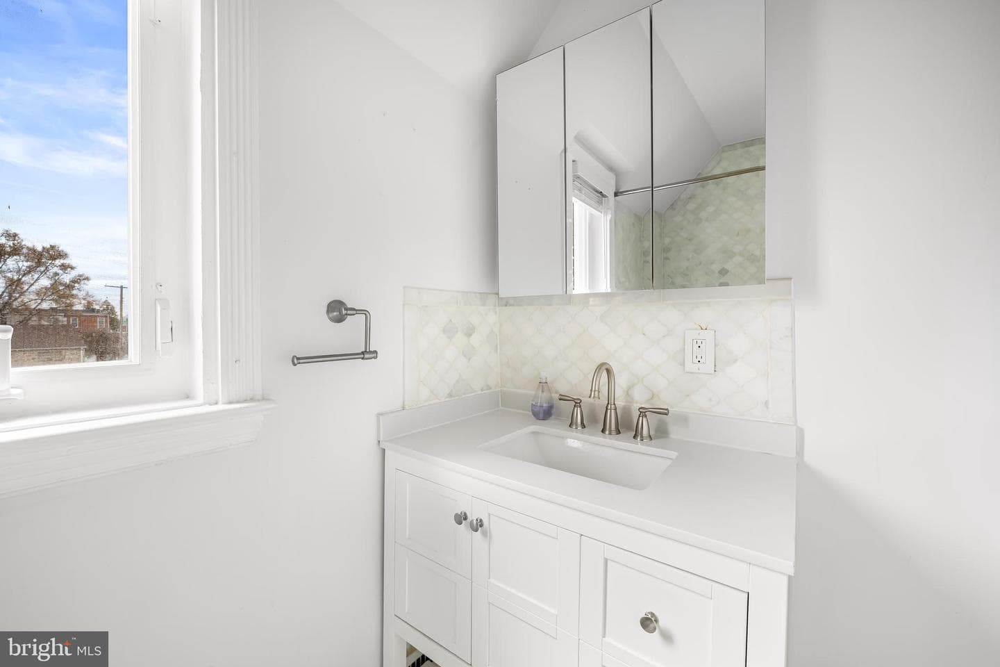4500 Eastway photo 27