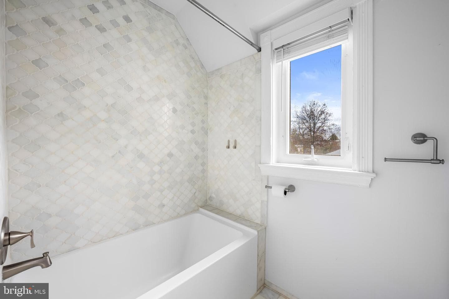 4500 Eastway photo 28