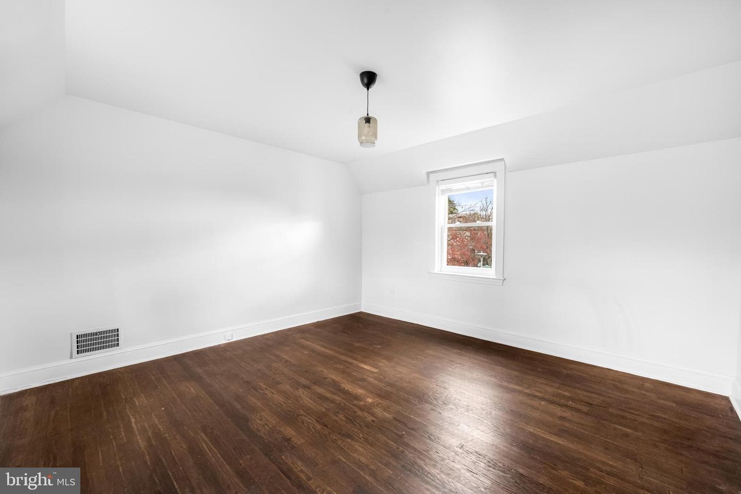 4500 Eastway photo 31