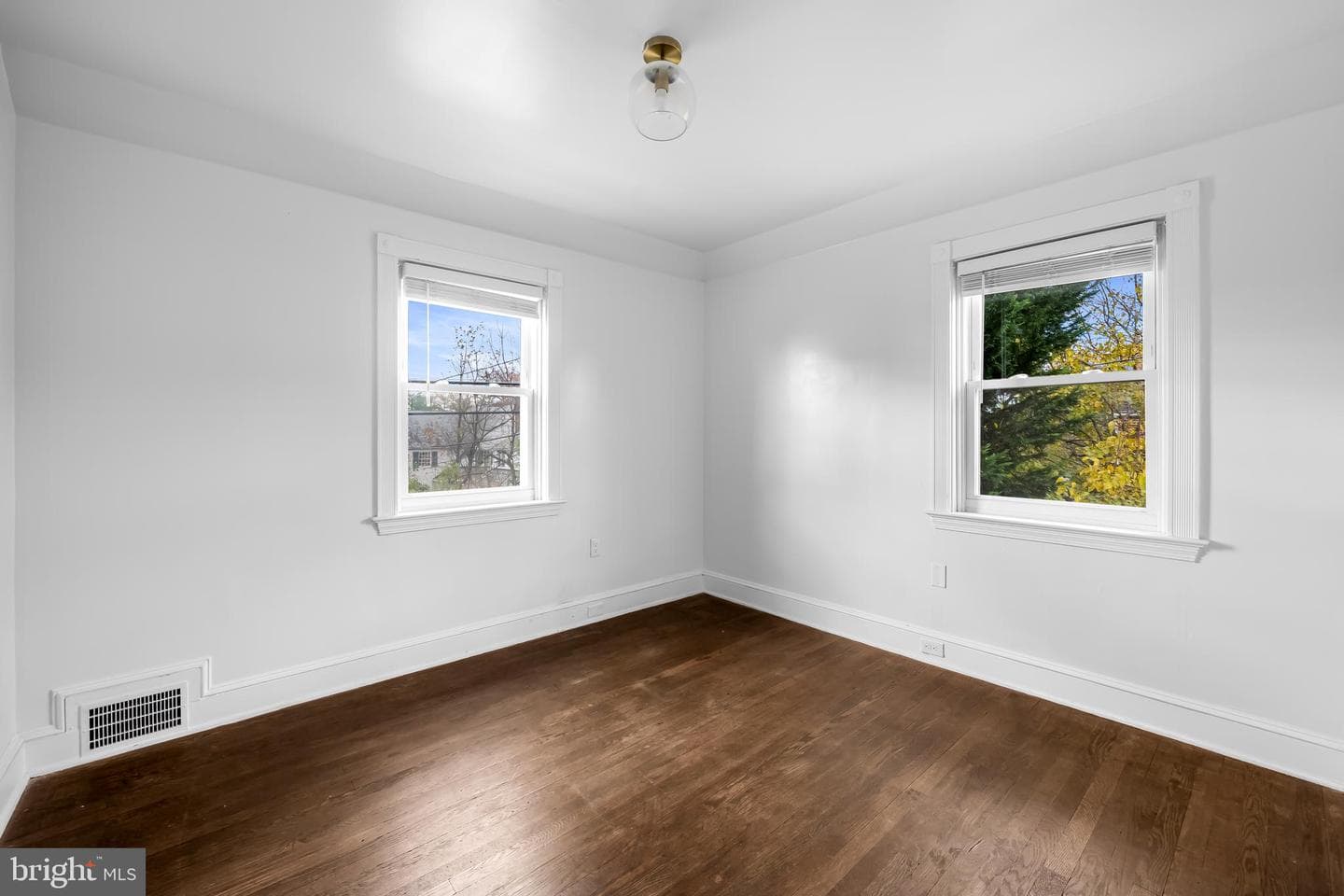 4500 Eastway photo 34