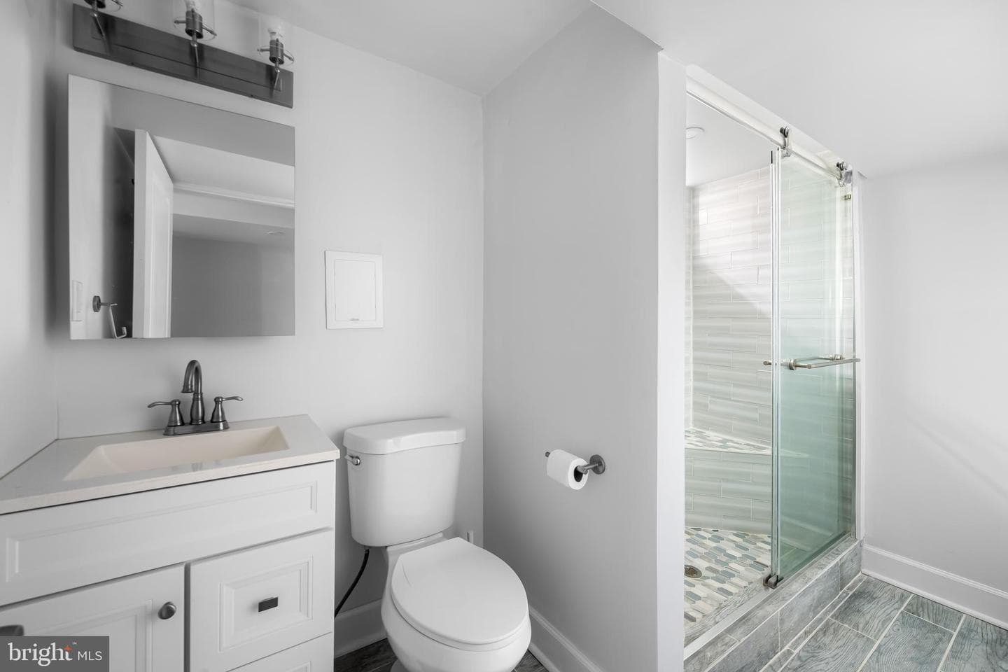 4500 Eastway photo 38