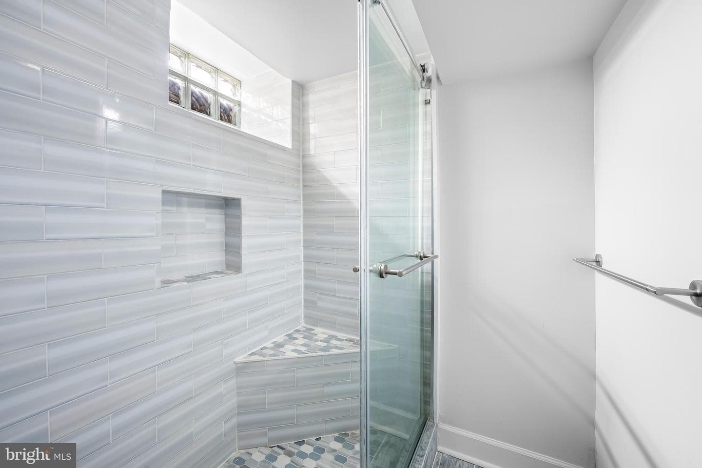 4500 Eastway photo 39