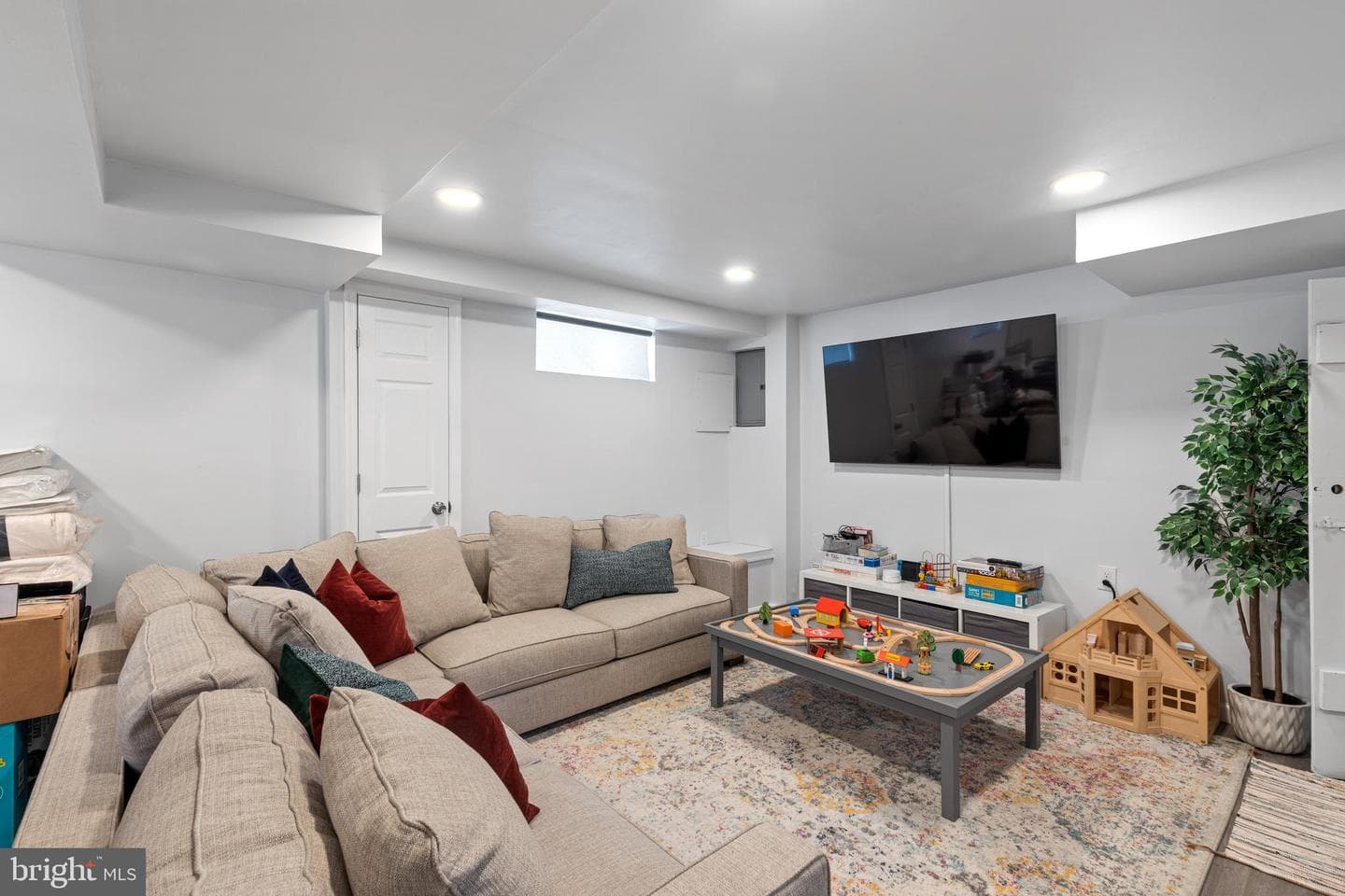 4500 Eastway photo 40