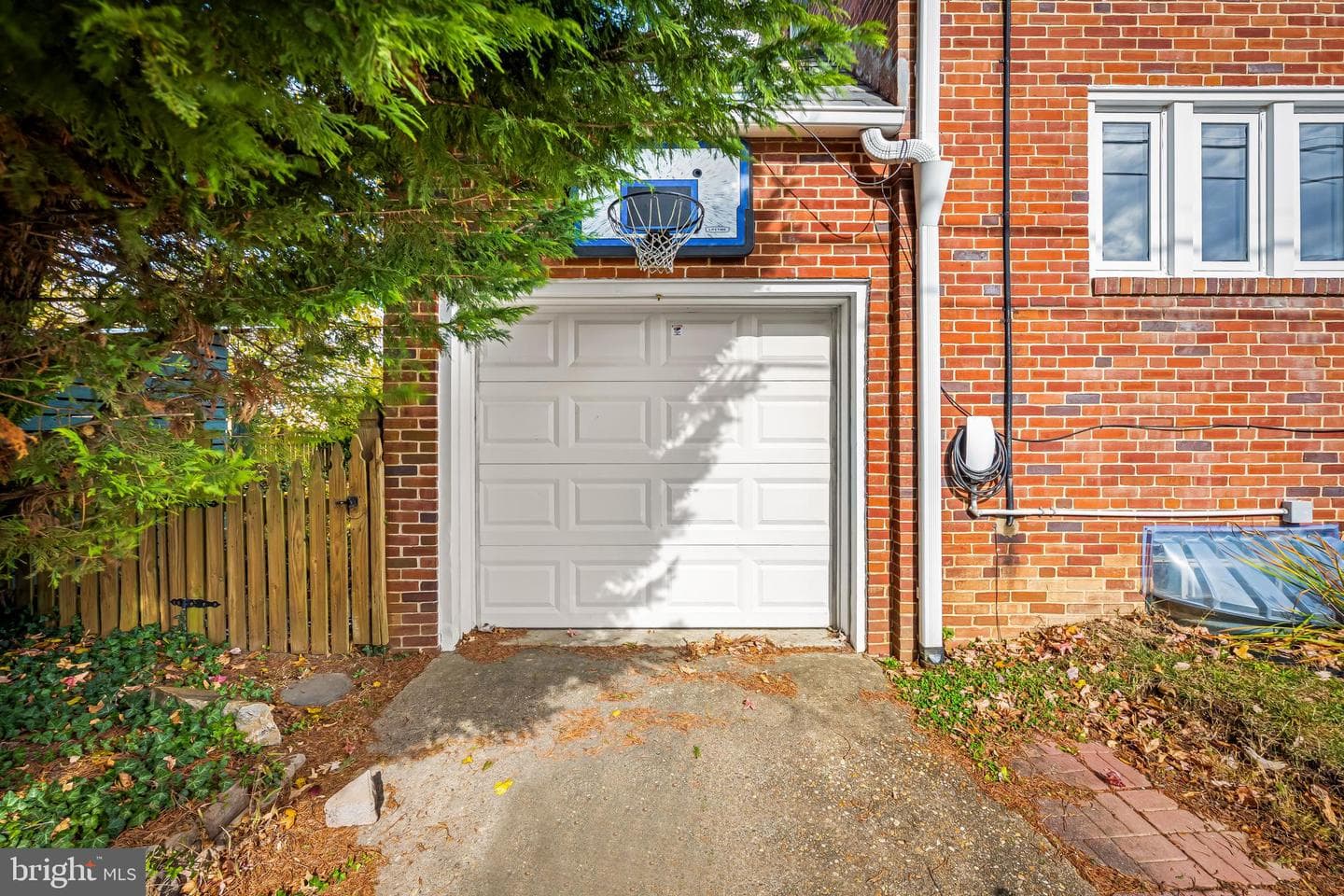 4500 Eastway photo 51