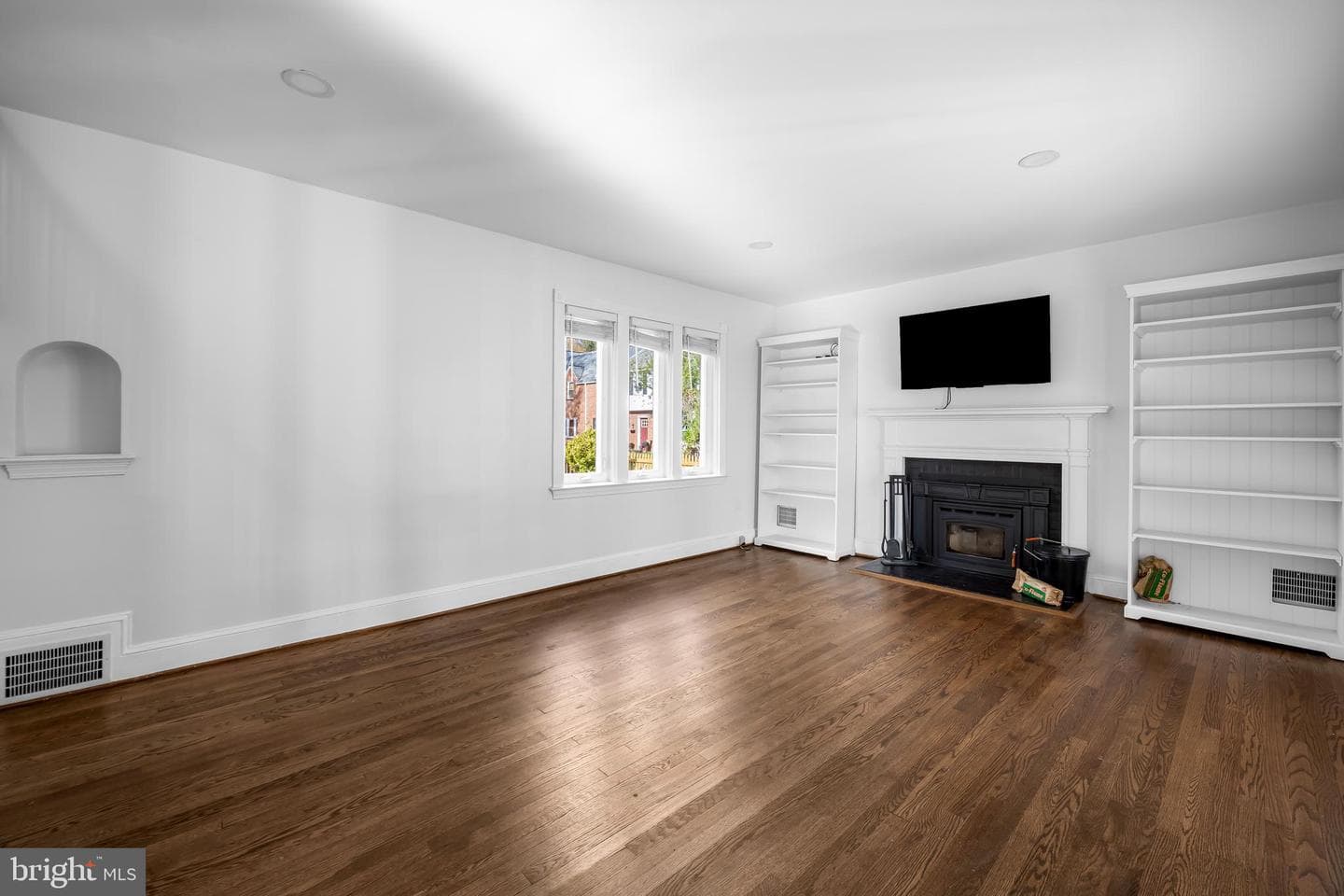 4500 Eastway photo 9