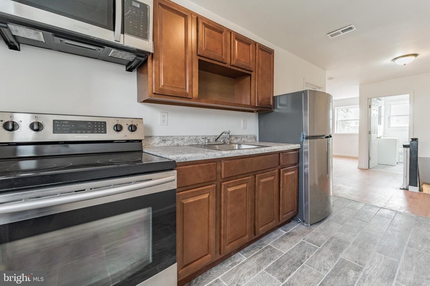 1310 N Ellwood Avenue photo 5