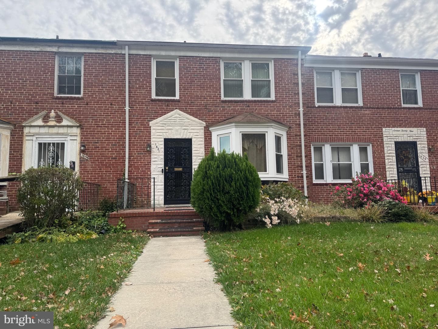 1631 Woodbourne Avenue photo 2