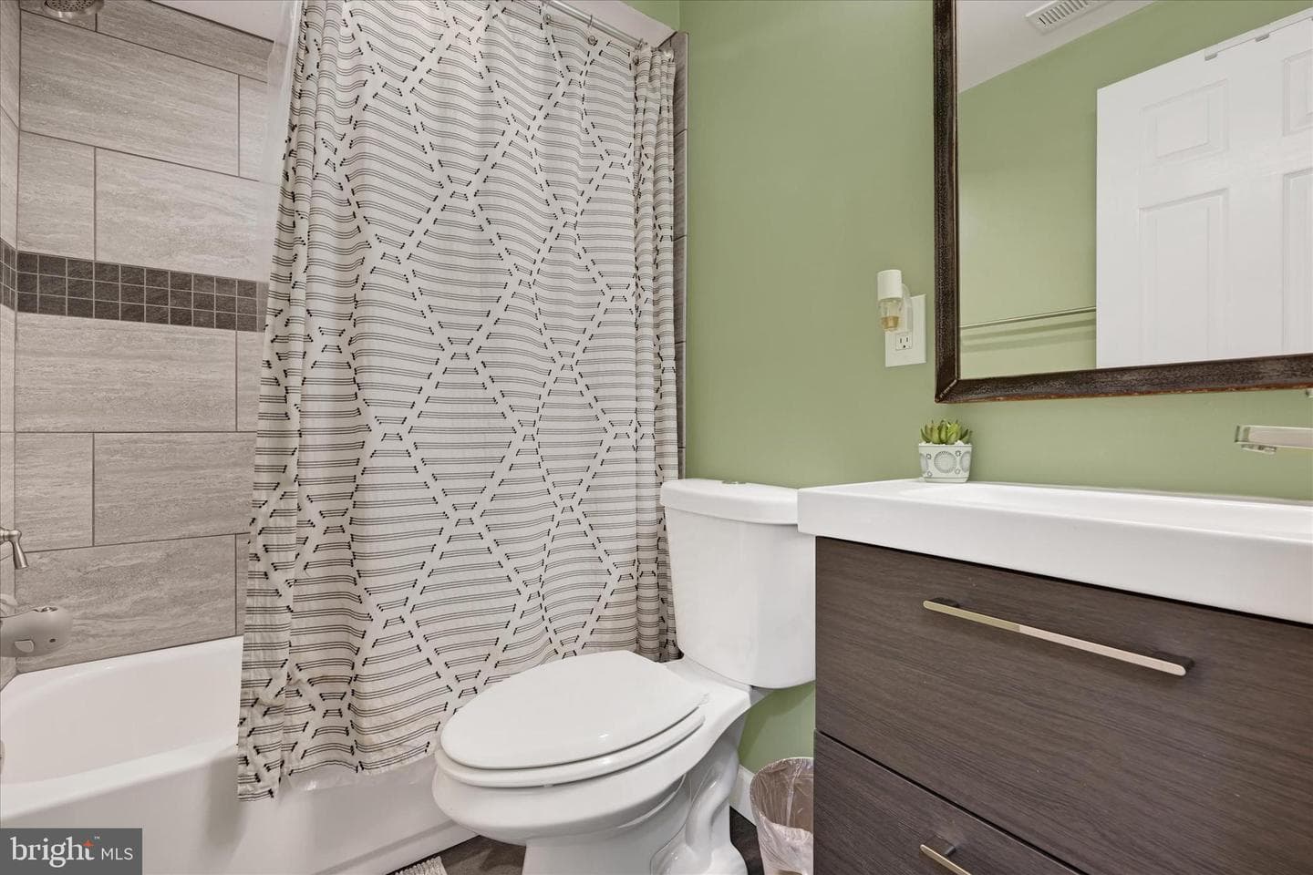 1436 Andre Street photo 16