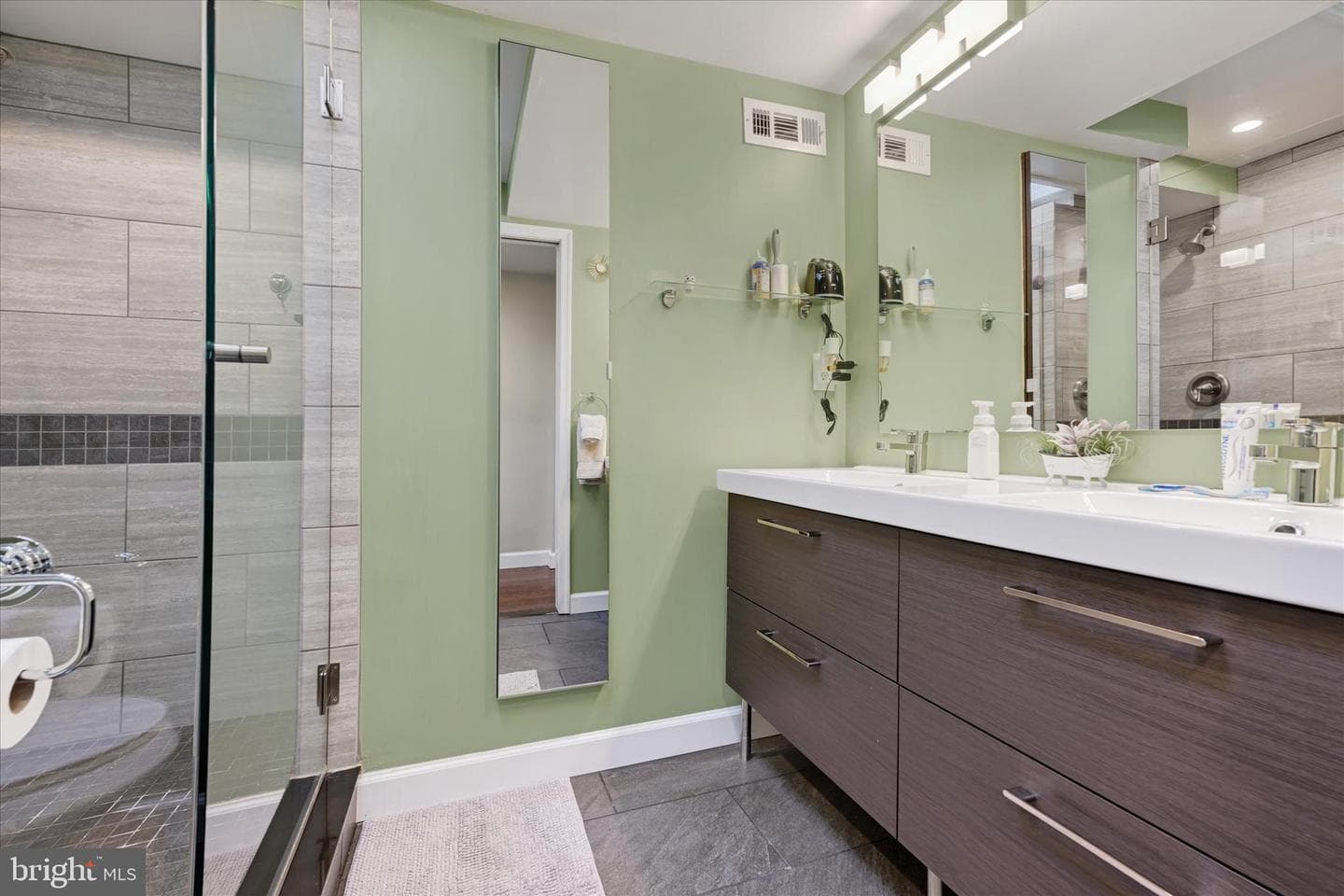 1436 Andre Street photo 17