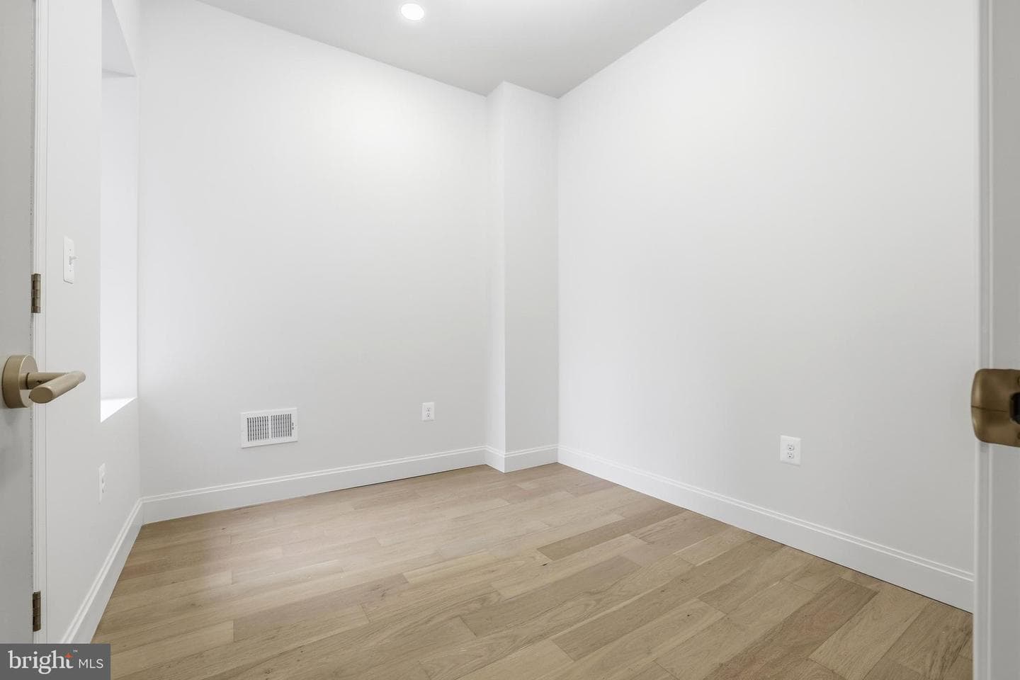 713 E 20th Street photo 35