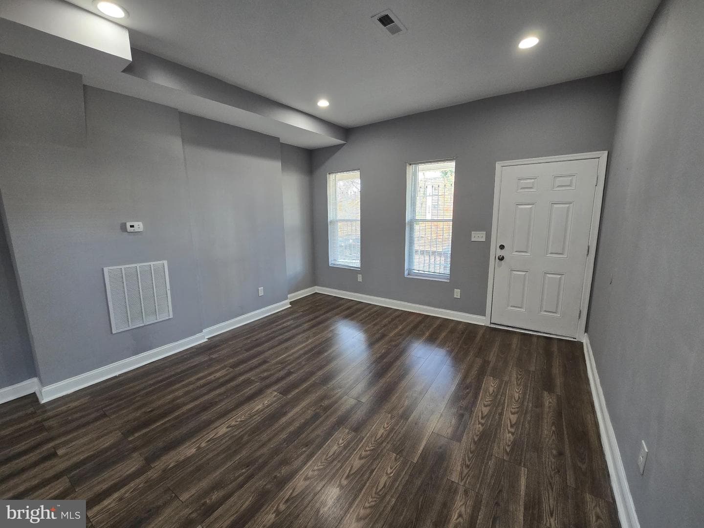 1635 N Rosedale Street photo 3