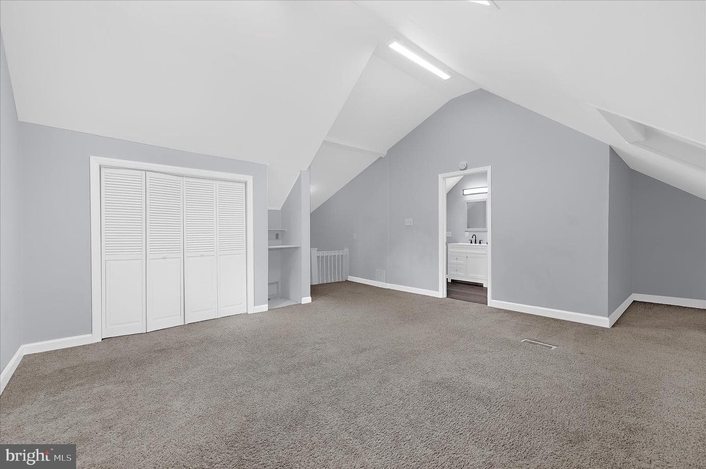 726 Highwood Dr photo 14