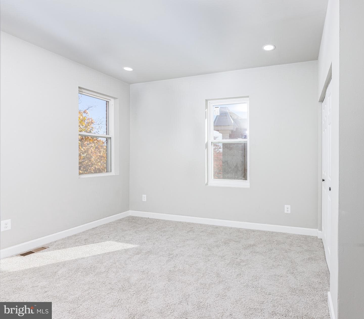 24 S Tremont Road photo 14