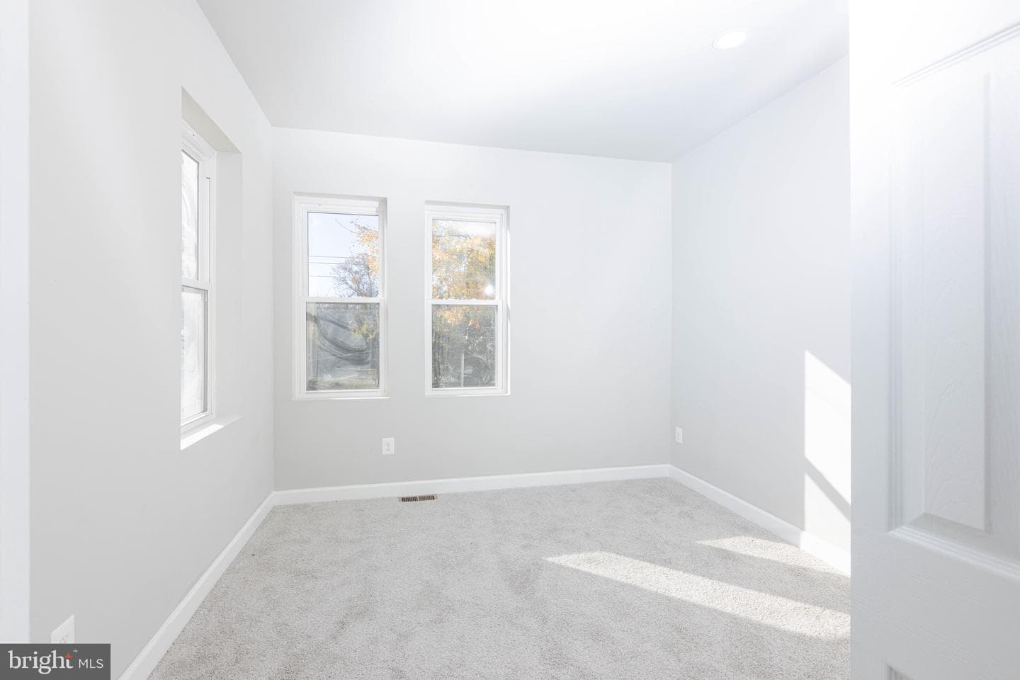 24 S Tremont Road photo 16