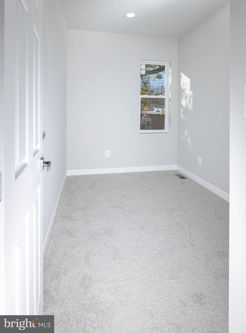 24 S Tremont Road photo 19