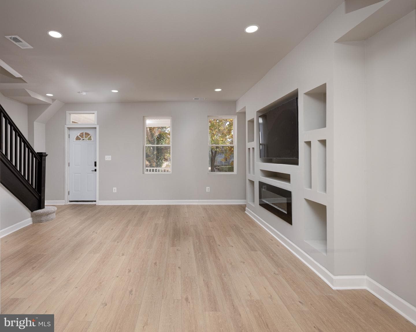 24 S Tremont Road photo 7